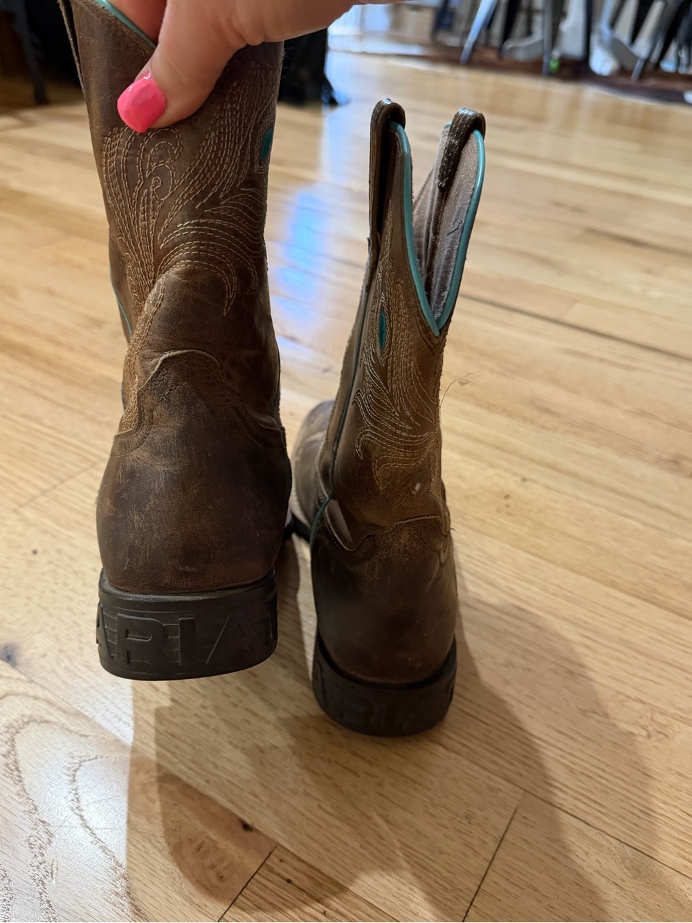 Ariat Tan/Brown/ turquoise Women's size 8 or Youth size 6 - Picture 4 of 5